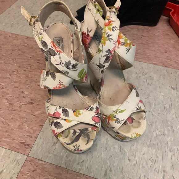 Steve Madden Floral Wedges - Picture 3 of 3